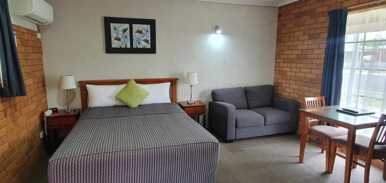 Centrepoint Motel Deniliquin Buitenkant foto