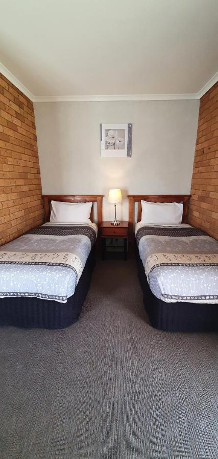 Centrepoint Motel Deniliquin Buitenkant foto