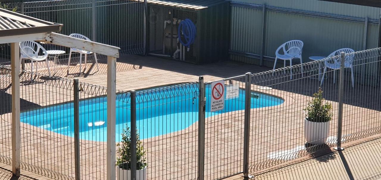 Centrepoint Motel Deniliquin Buitenkant foto