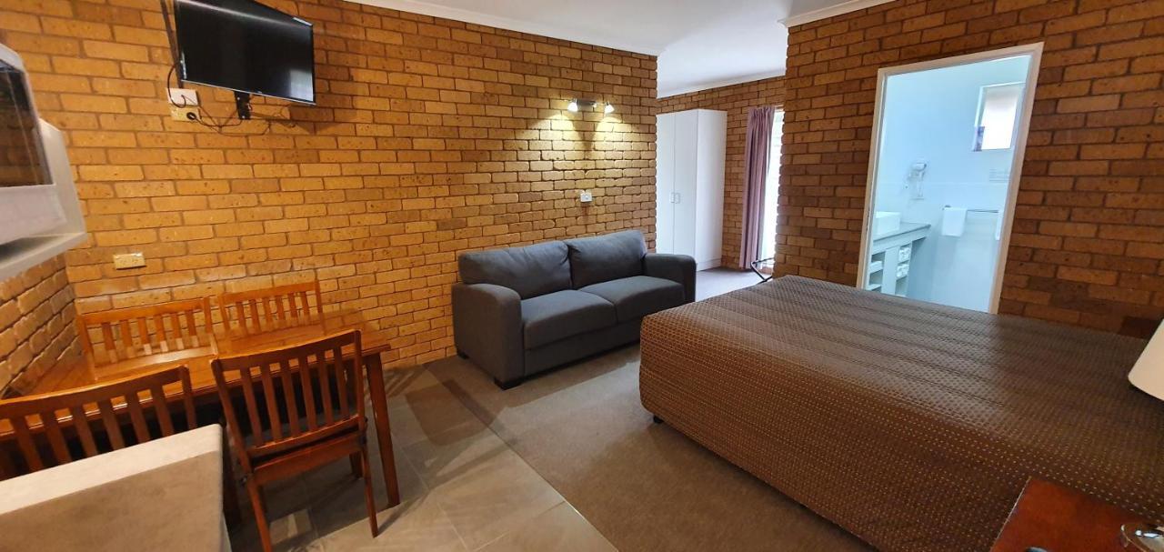 Centrepoint Motel Deniliquin Buitenkant foto