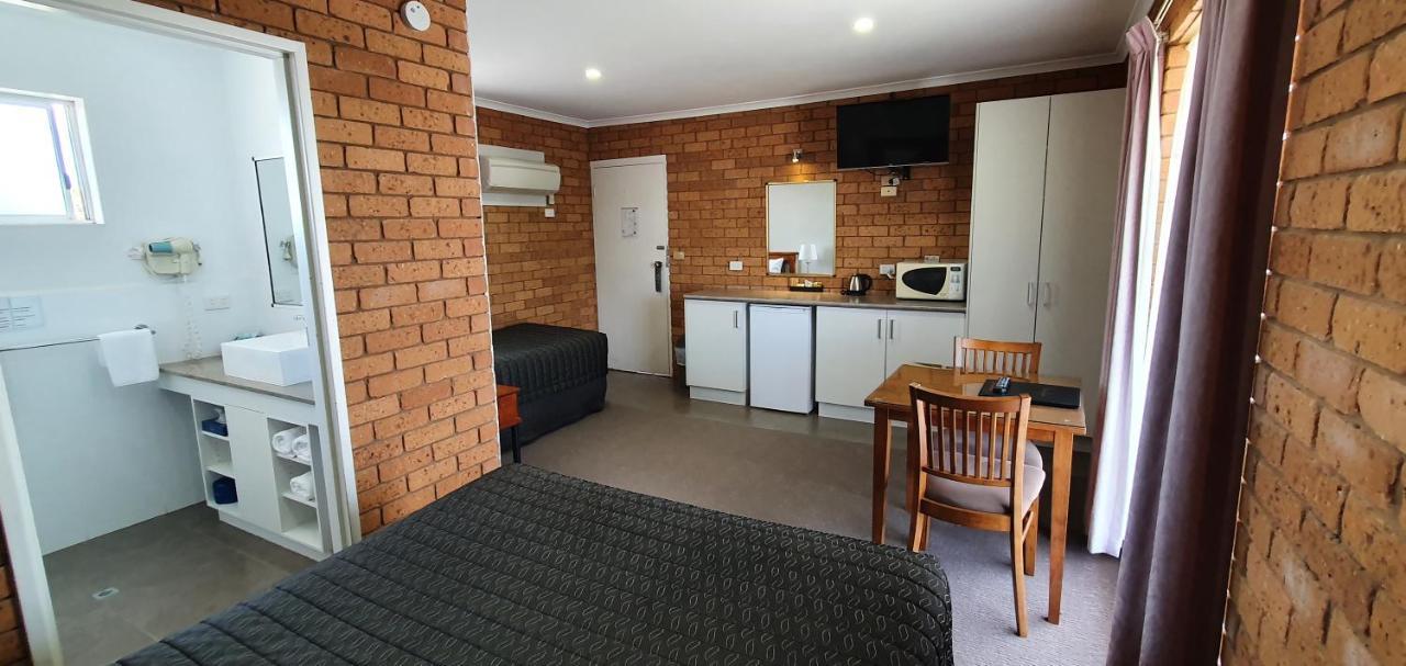 Centrepoint Motel Deniliquin Buitenkant foto