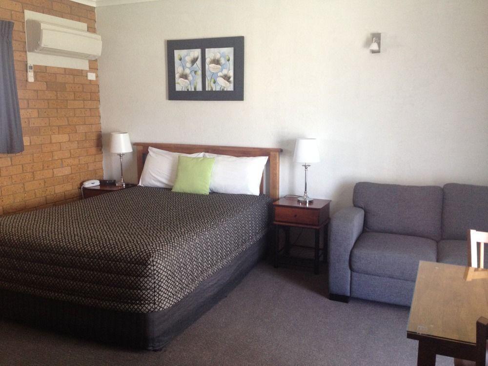 Centrepoint Motel Deniliquin Buitenkant foto