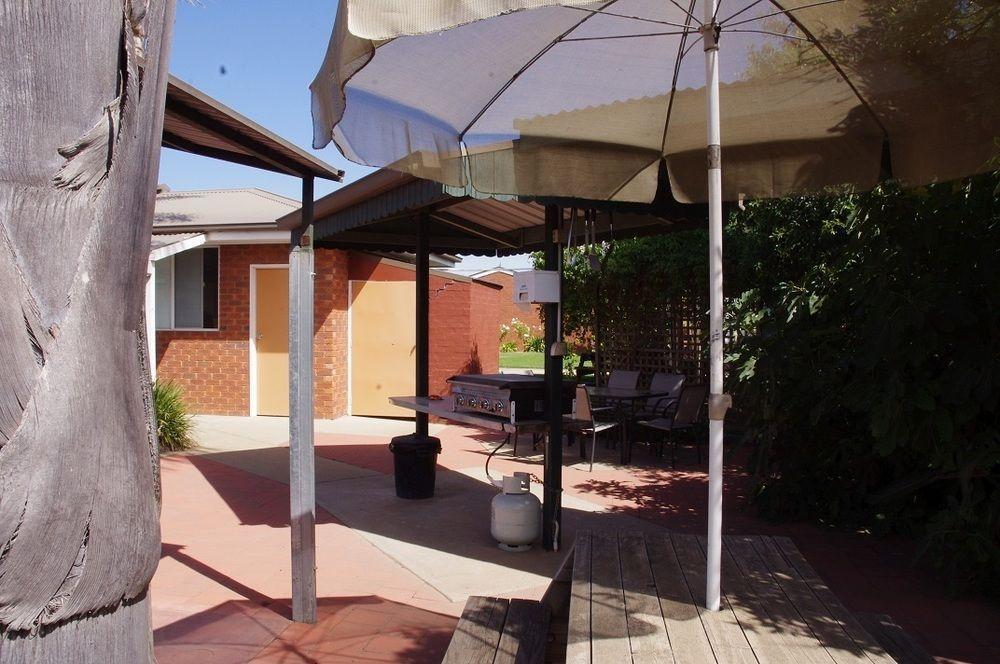 Centrepoint Motel Deniliquin Buitenkant foto