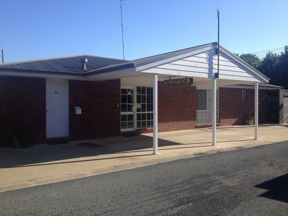 Centrepoint Motel Deniliquin Buitenkant foto