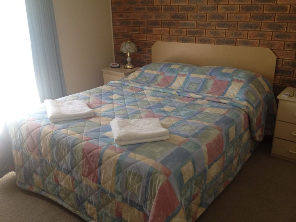 Centrepoint Motel Deniliquin Buitenkant foto