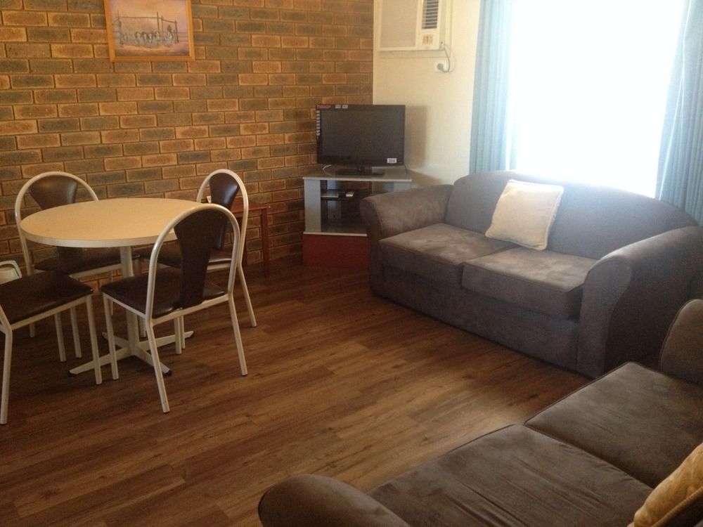 Centrepoint Motel Deniliquin Buitenkant foto