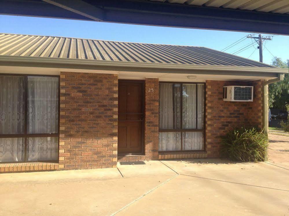 Centrepoint Motel Deniliquin Buitenkant foto