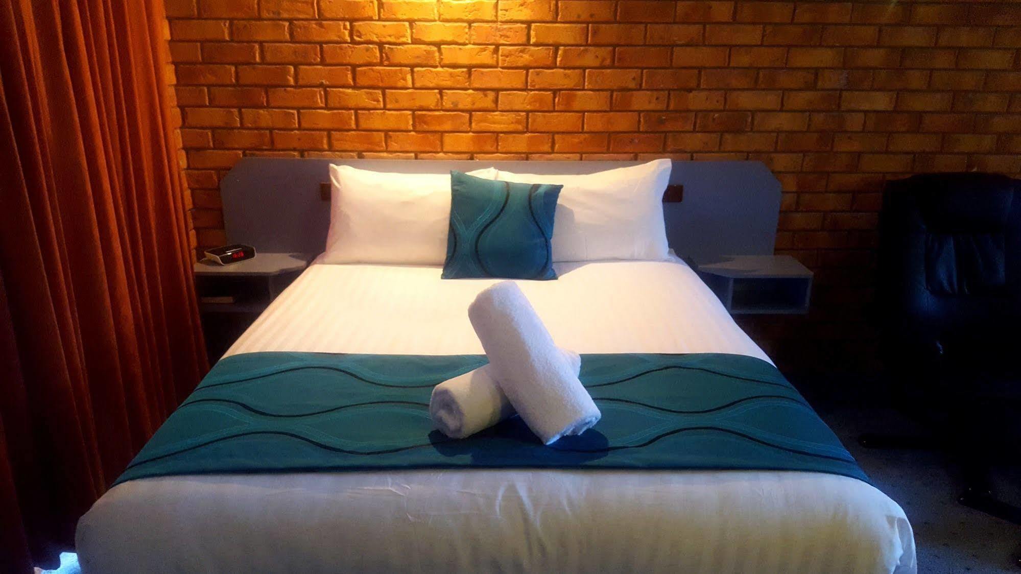 Centrepoint Motel Deniliquin Buitenkant foto