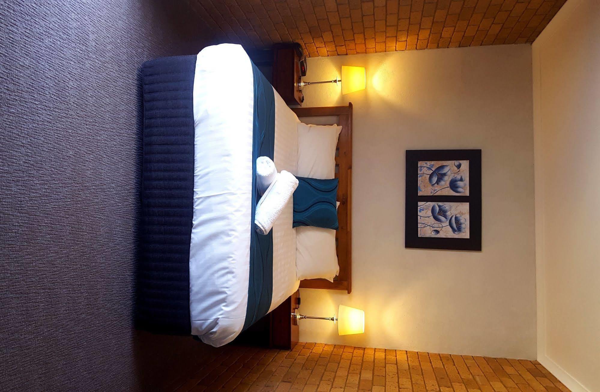 Centrepoint Motel Deniliquin Buitenkant foto