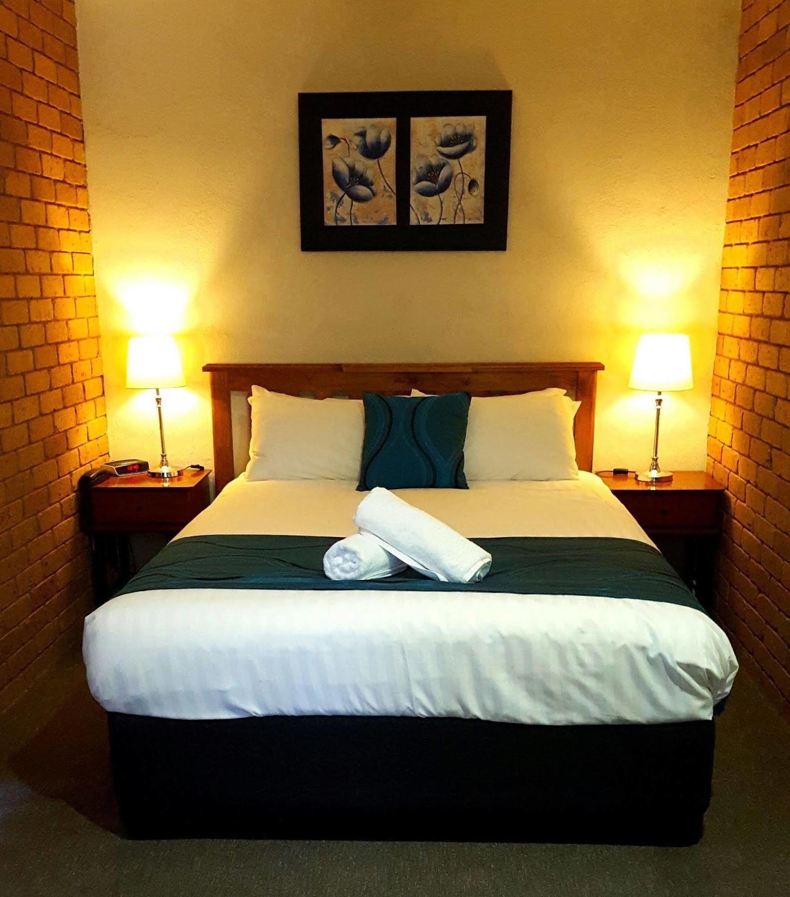 Centrepoint Motel Deniliquin Buitenkant foto