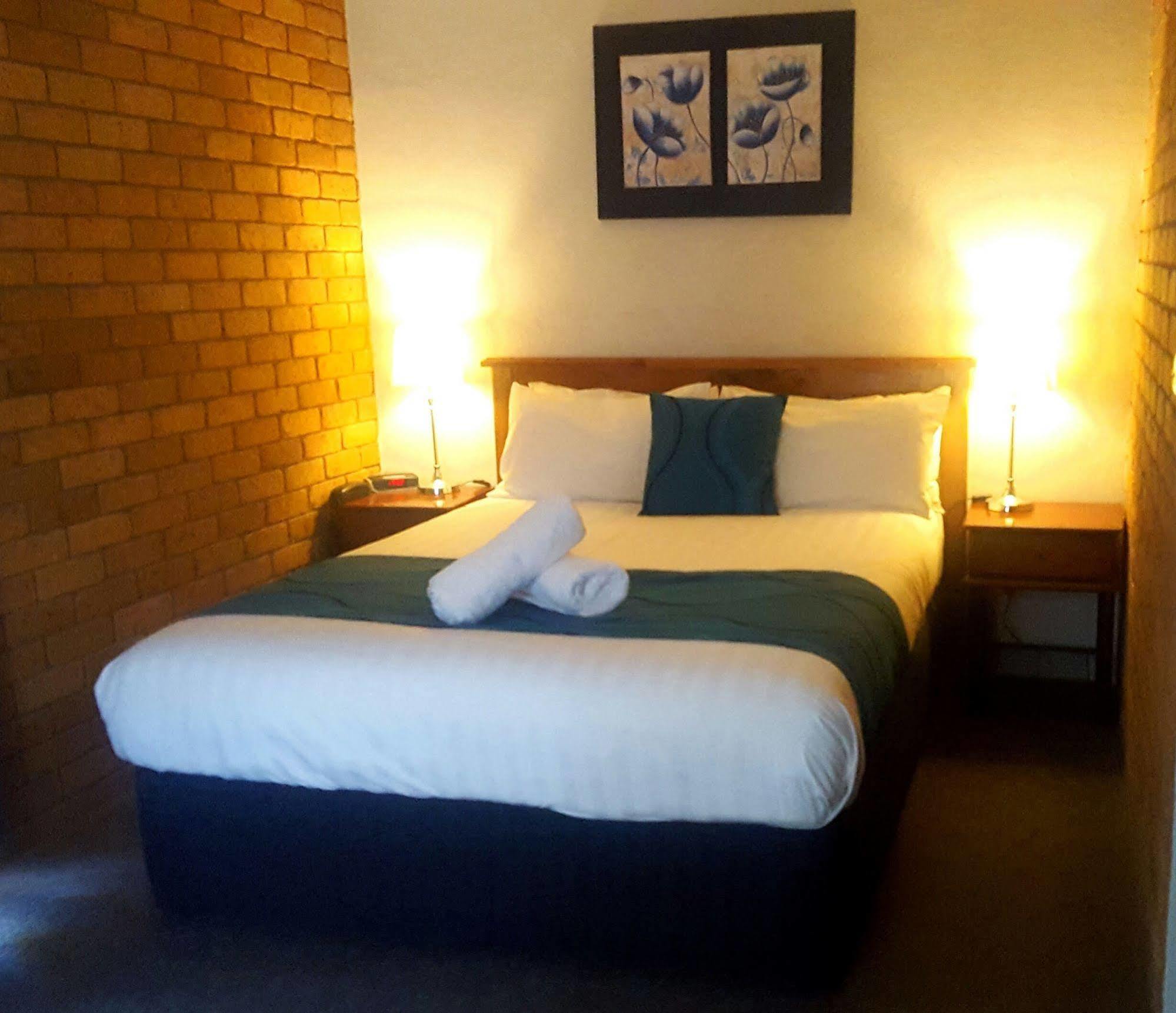 Centrepoint Motel Deniliquin Buitenkant foto