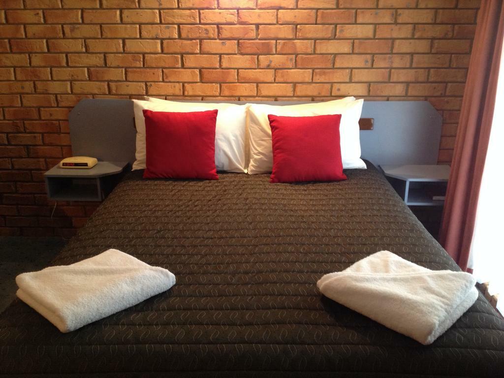 Centrepoint Motel Deniliquin Buitenkant foto
